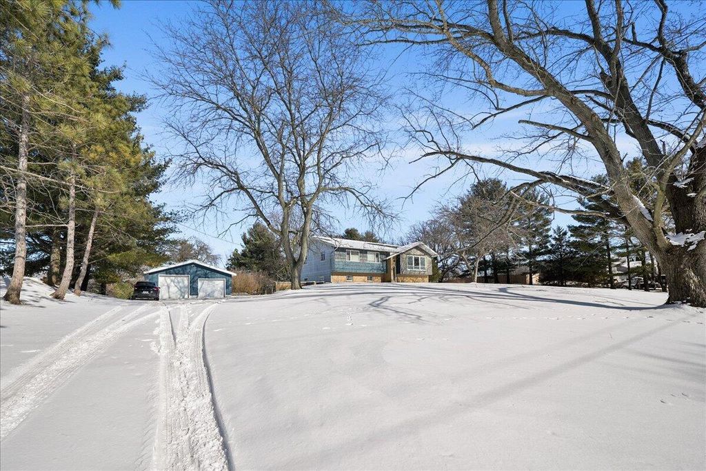 Photo of 805 W Wilson Street, Hebron, IN 46341 (MLS # 834095)