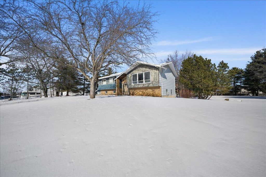 Photo of 805 W Wilson Street, Hebron, IN 46341 (MLS # 834095)