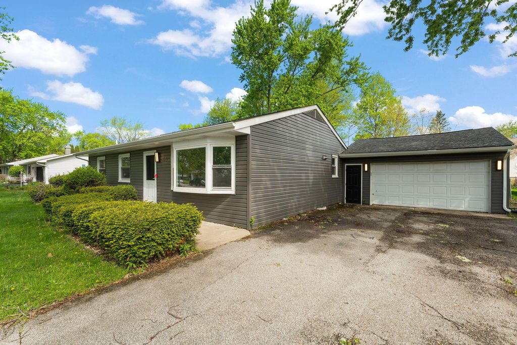 Photo of 2201 Ade Avenue, Valparaiso, IN 46383 (MLS # 838245)