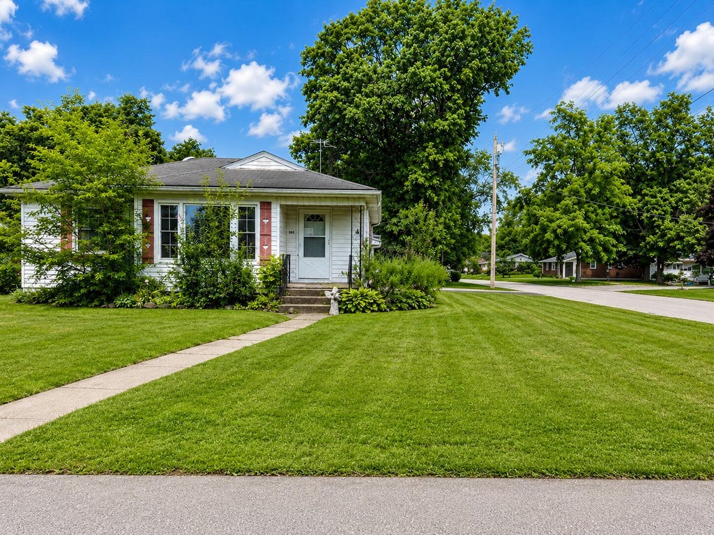 Photo of 502 S Kouts Street, Kouts, IN 46347 (MLS # 842753)