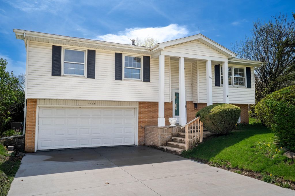 Photo of 1293 Brandywine Road, Crown Point, IN 46307 (MLS # 837360)