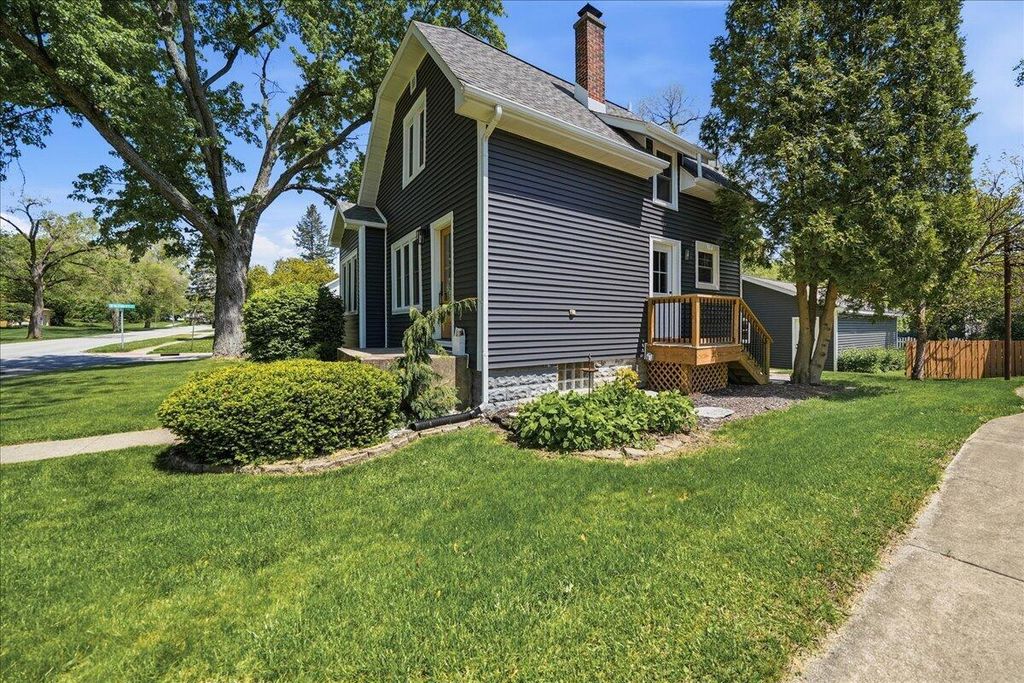 Photo of 1208 Franklin Street, Valparaiso, IN 46383 (MLS # 838560)