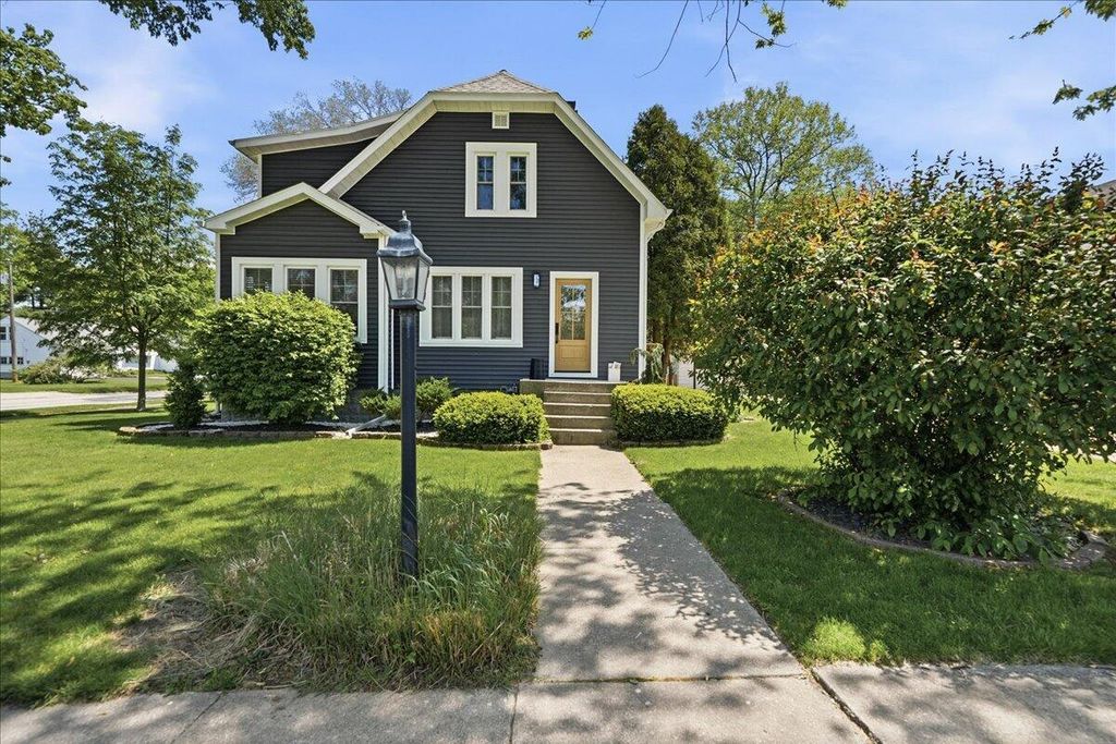 Photo of 1208 Franklin Street, Valparaiso, IN 46383 (MLS # 838560)