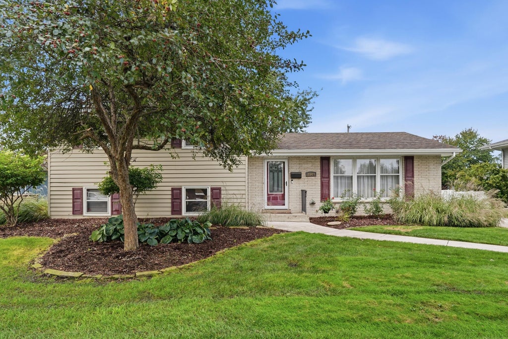 Photo of 8504 Forest Avenue, Munster, IN 46321 (MLS # 846317)