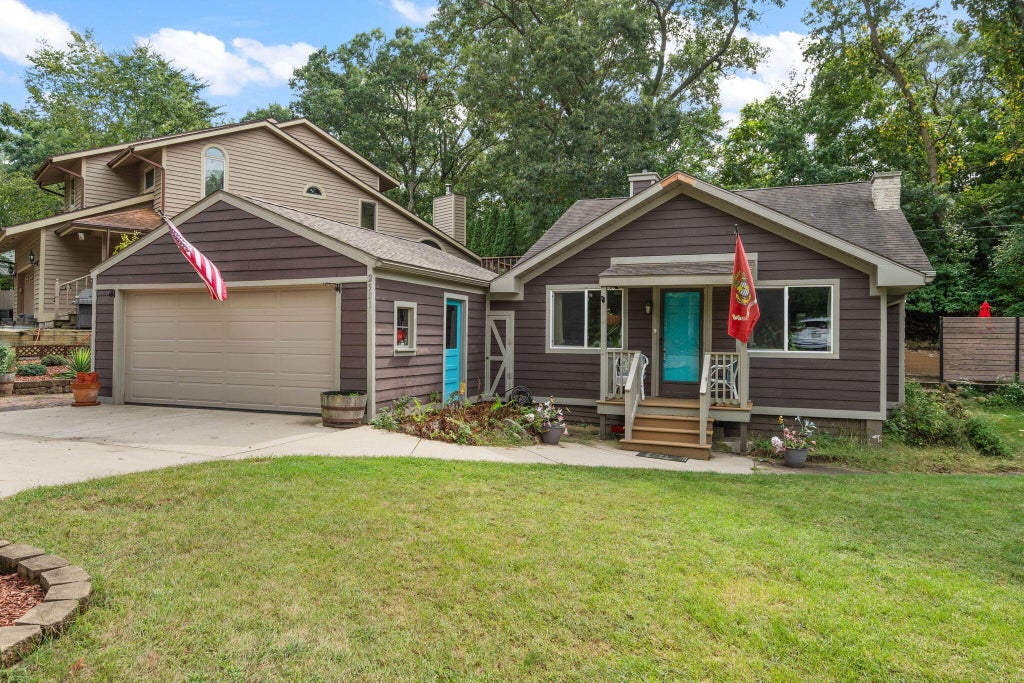 Photo of 2501 Roslyn Trail, Long Beach, IN 46360 (MLS # 845832)