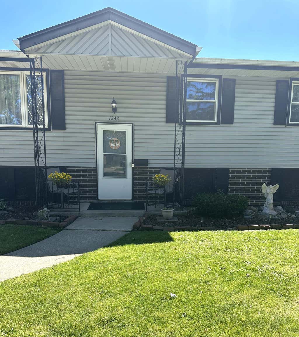 Photo of 1243 N Lafayette Court, Griffith, IN 46319 (MLS # 840837)