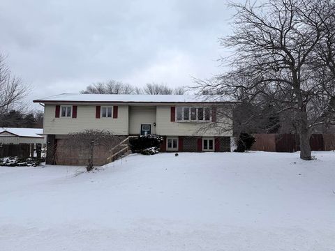 5747 W Pleasant Hills Trail, La Porte, IN 46350 - #: 832776