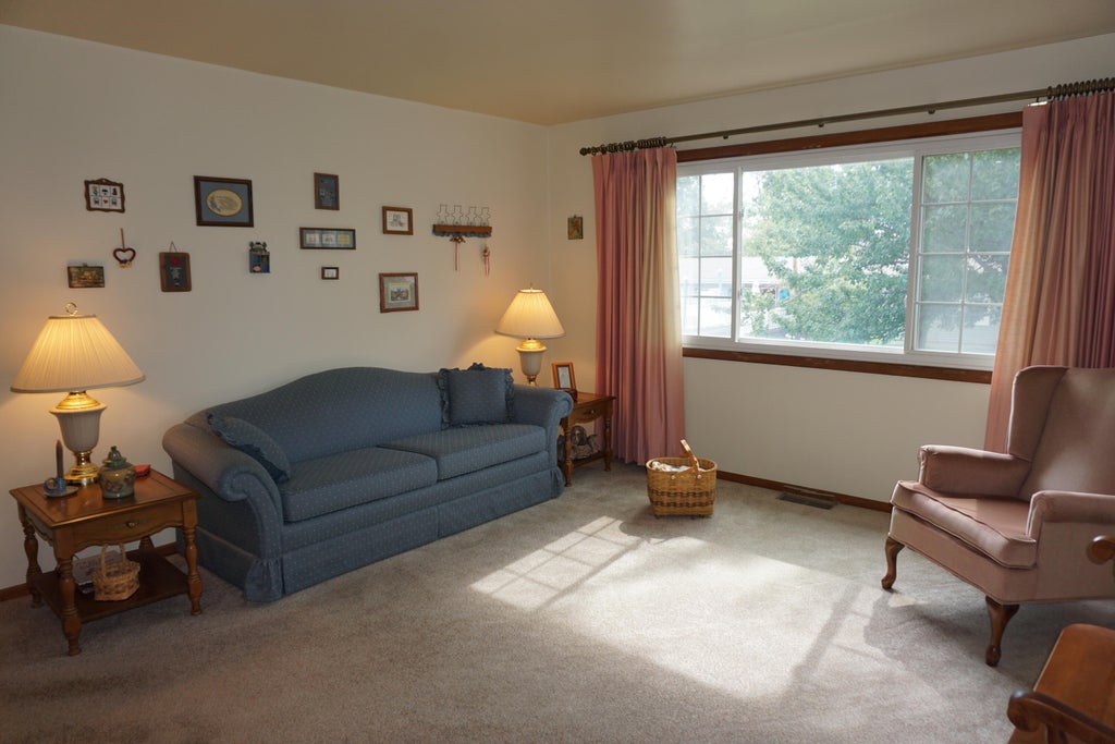 Photo of 420 Sassafras Drive, Valparaiso, IN 46385 (MLS # 846738)