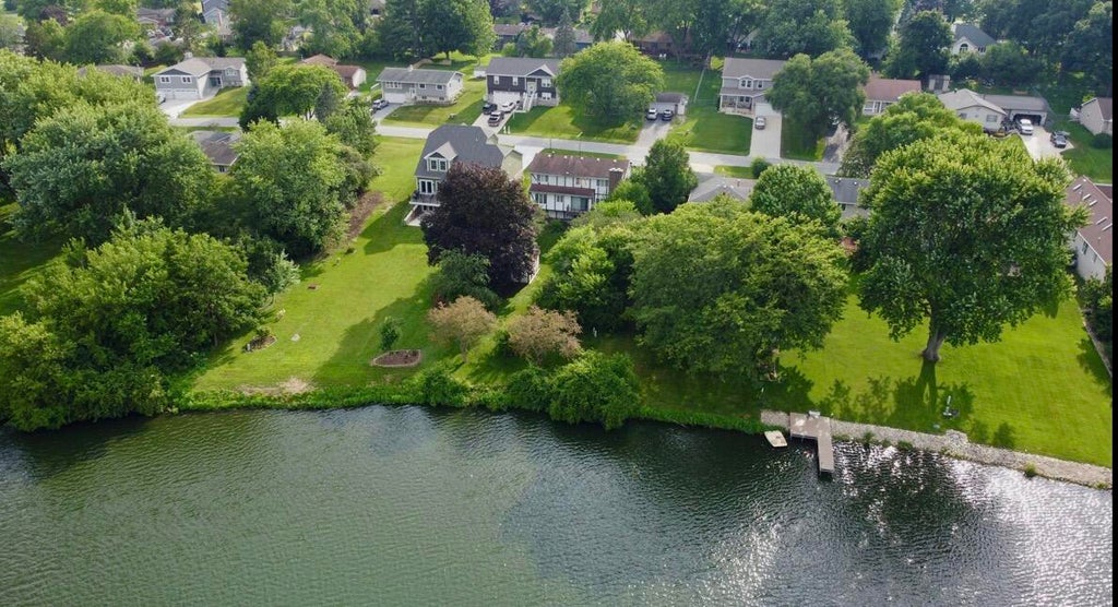 Photo of 1076 Shoreline Road, Crown Point, IN 46307 (MLS # 842425)