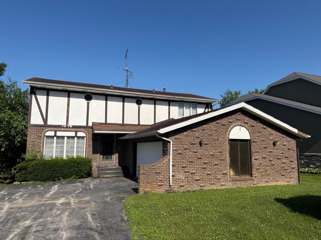 Photo of 1076 Shoreline Road, Crown Point, IN 46307 (MLS # 842425)
