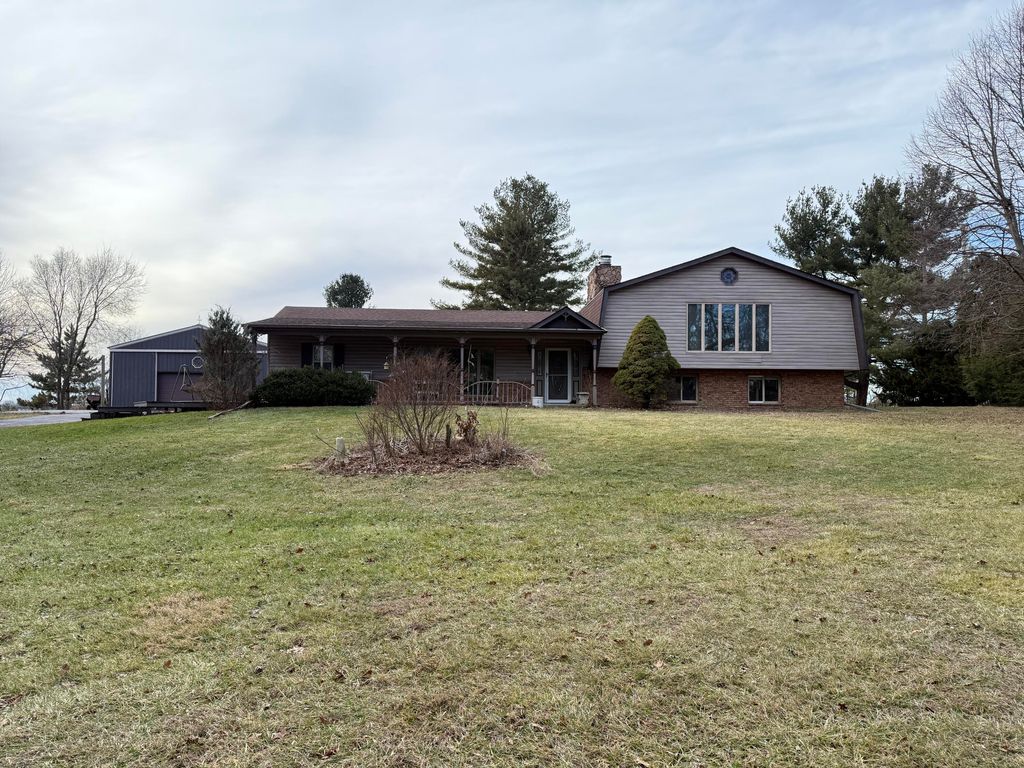 Photo of 368 S 600 W, Hebron, IN 46341 (MLS # 832956)