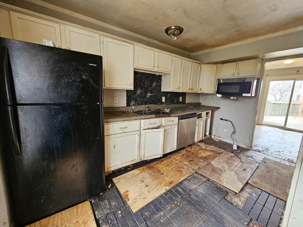 Photo of 962 W 59th Circle, Merrillville, IN 46410 (MLS # 837106)