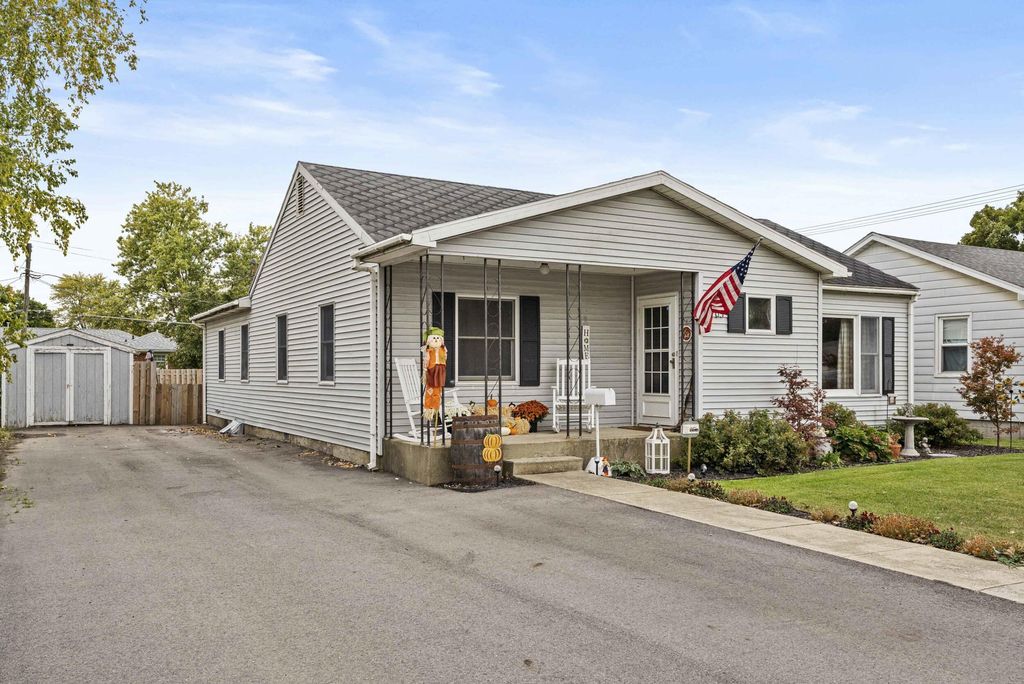 Photo of 705 E Grace Street, Rensselaer, IN 47978 (MLS # 829528)