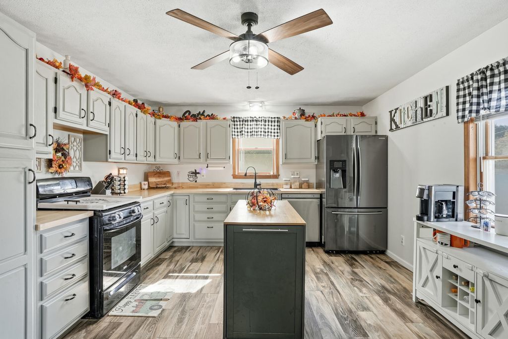 Photo of 705 E Grace Street, Rensselaer, IN 47978 (MLS # 829528)