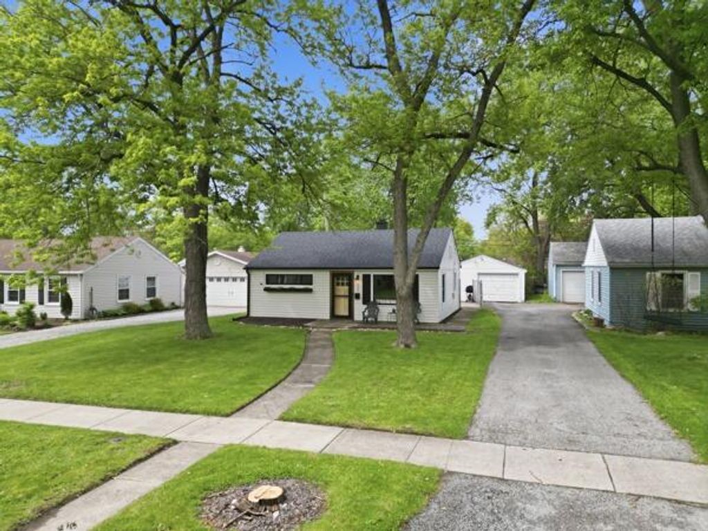 Photo of 323 S Pettibone Street, Crown Point, IN 46307 (MLS # 838408)