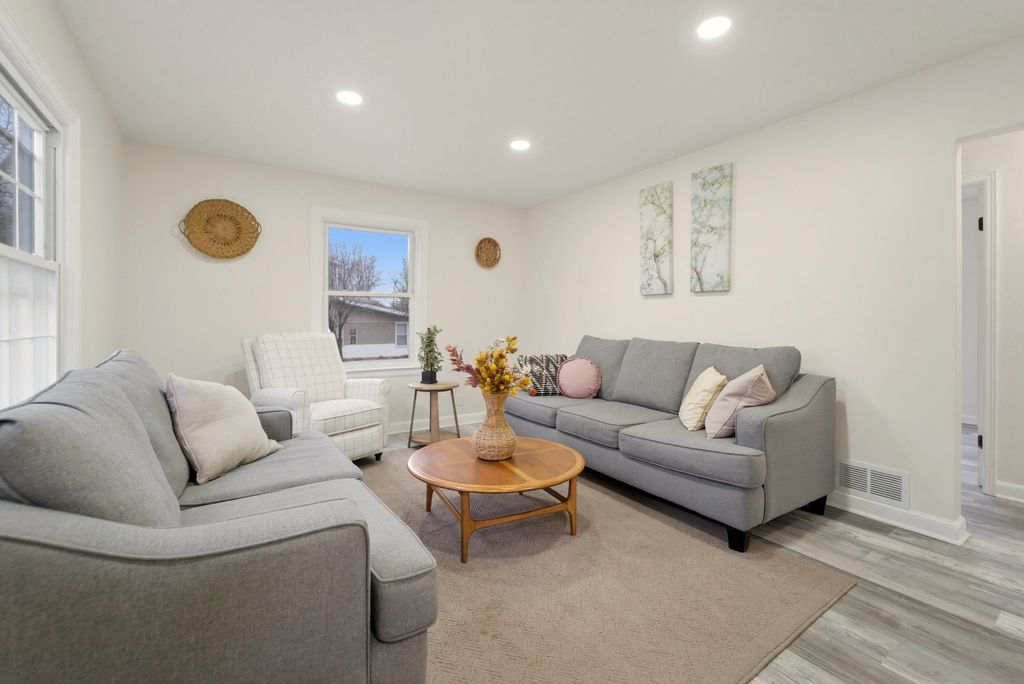 Photo of 747 N Lafayette Street, Griffith, IN 46319 (MLS # 835013)