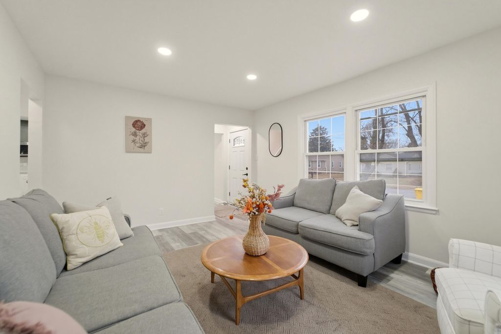 Photo of 747 N Lafayette Street, Griffith, IN 46319 (MLS # 835013)