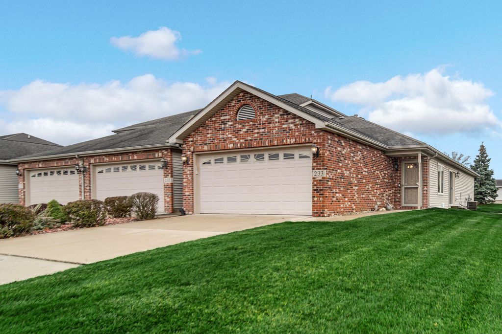 Photo of 233 Deertrail Lane, Schererville, IN 46375 (MLS # 831390)