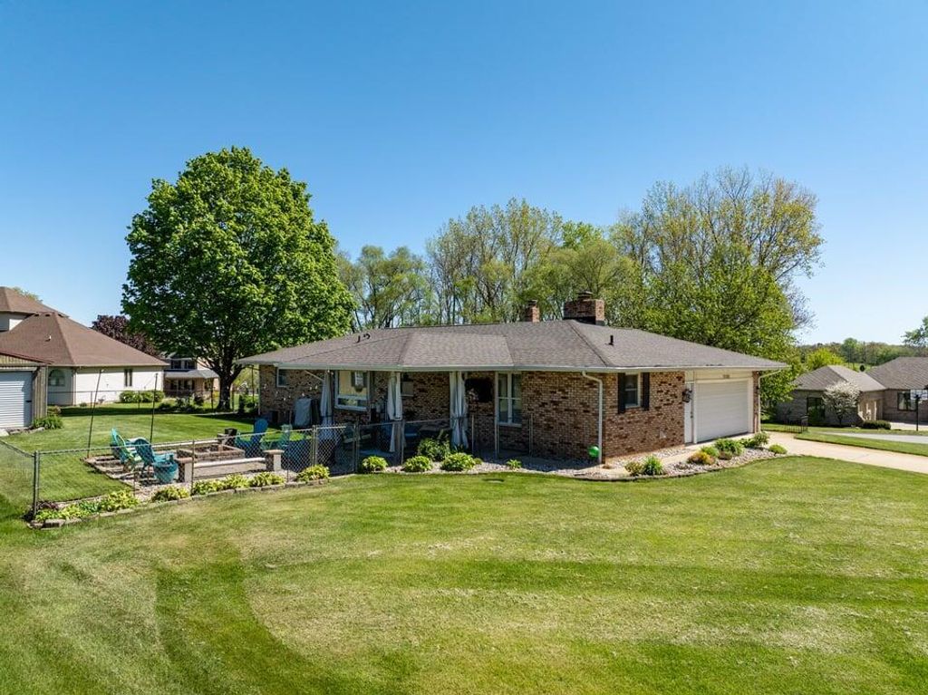 Photo of 55585 Blue Jay Drive, South Bend, IN 46619 (MLS # 838720)