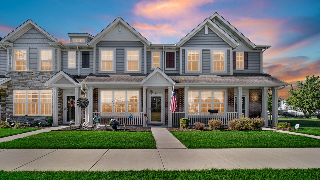 Photo of 911 E 113th Lane, Crown Point, IN 46307 (MLS # 840579)