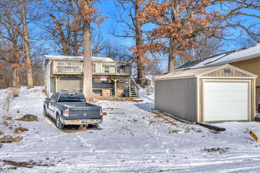 Photo of 576 Lake Eliza Gateway, Hebron, IN 46341 (MLS # 833404)
