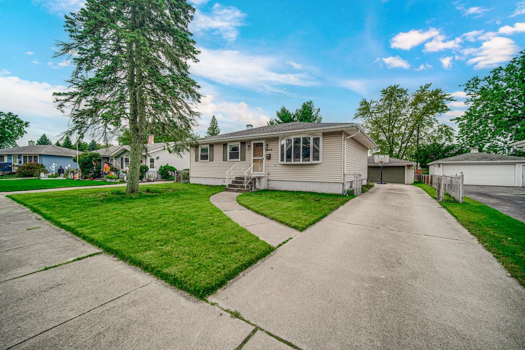 Photo of 9624 O Day Drive, Highland, IN 46322 (MLS # 829380)