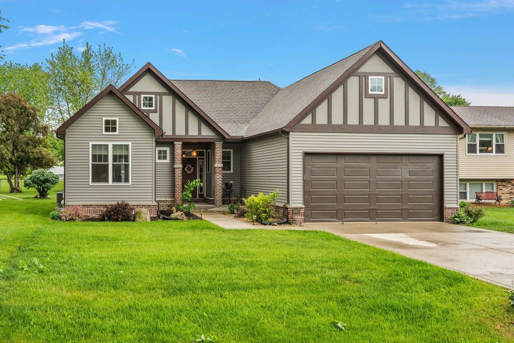 Photo of 3467 Highland Court, Crown Point, IN 46307 (MLS # 832625)