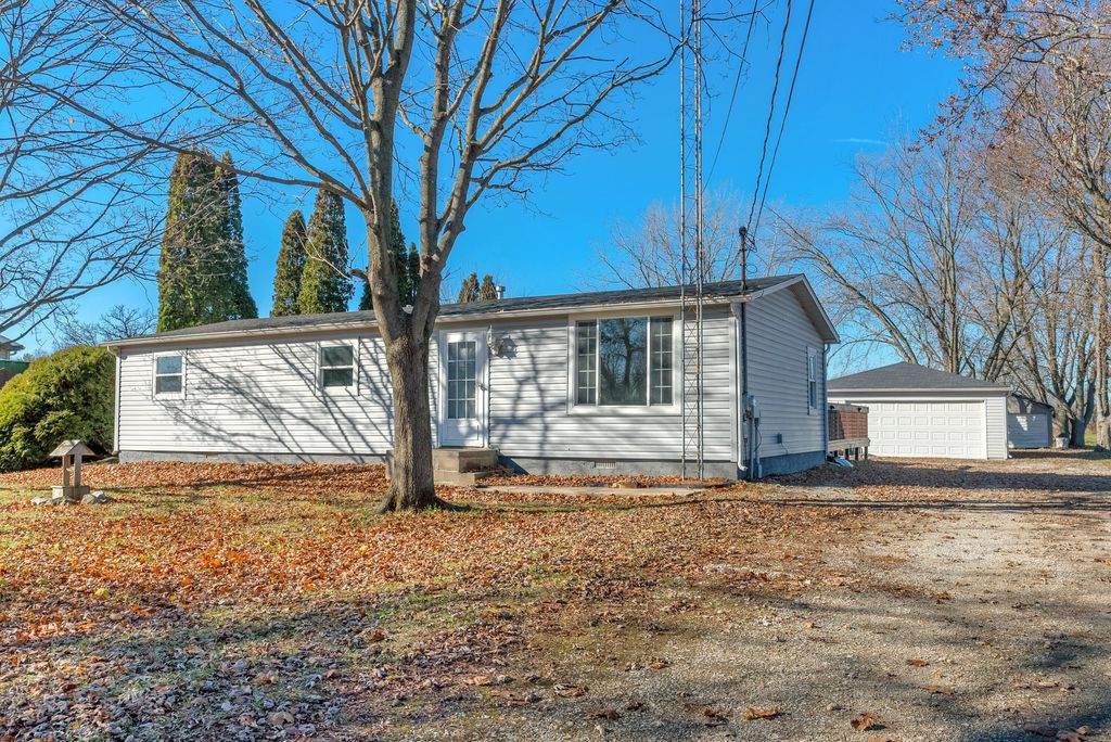 Photo of 340 S State Rd 2, Hebron, IN 46341 (MLS # 831191)