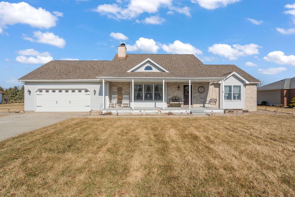 Photo of 1790 W 134th Court, Crown Point, IN 46307 (MLS # 836539)
