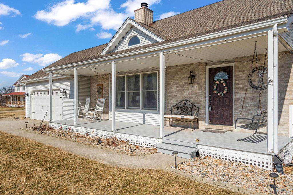 Photo of 1790 W 134th Court, Crown Point, IN 46307 (MLS # 836539)