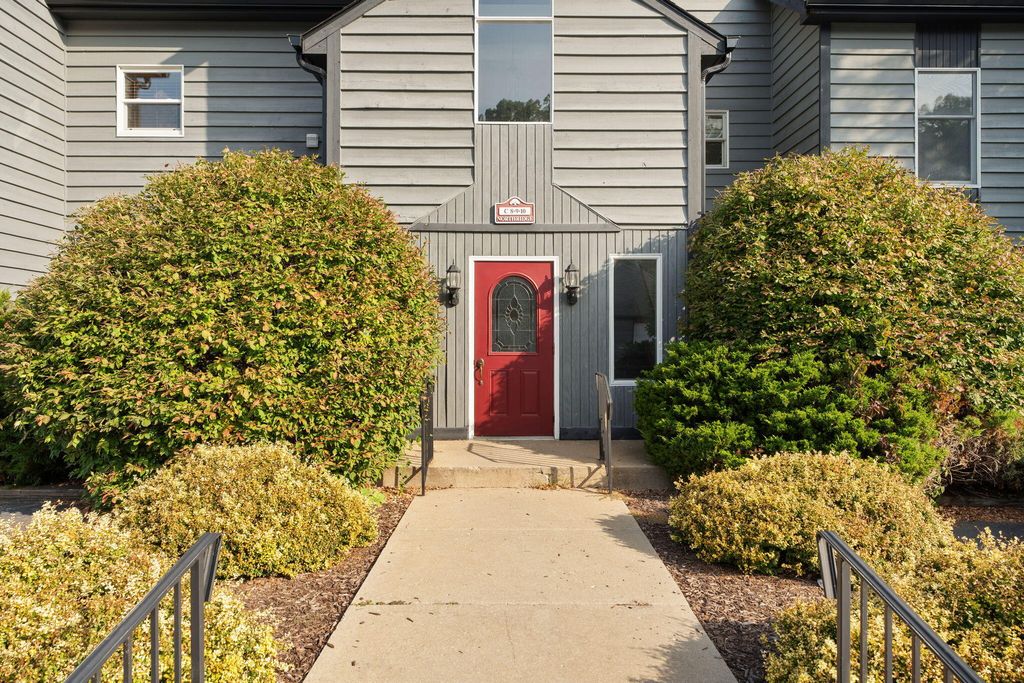 Photo of 1300 Winding Ridge Lane #C10, Valparaiso, IN 46383 (MLS # 829396)