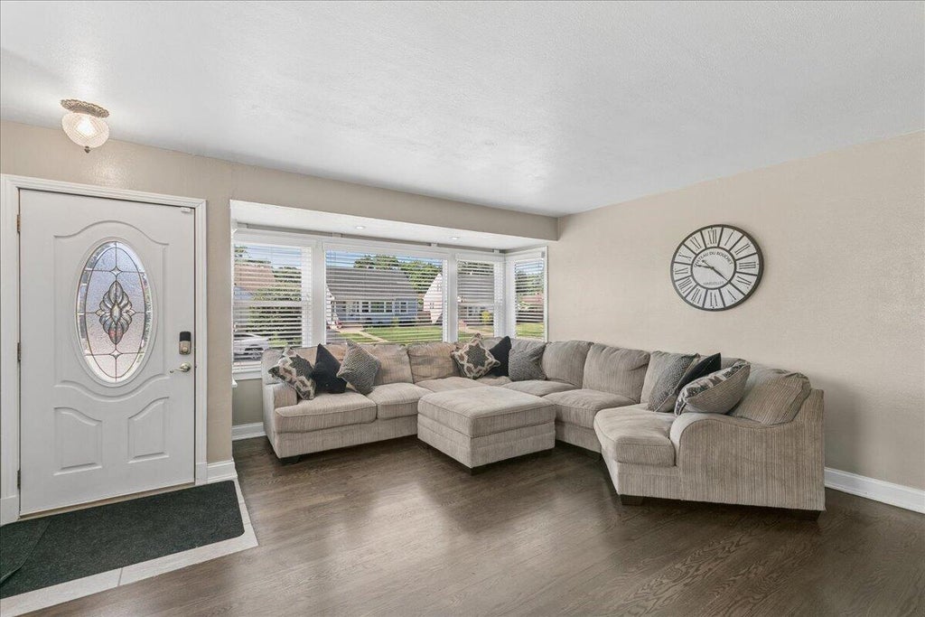 Photo of 3911 Jewett Avenue, Highland, IN 46322 (MLS # 846189)