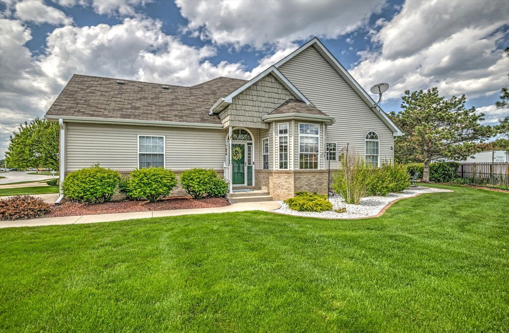 Photo of 8113 Victoria Place, Crown Point, IN 46307 (MLS # 838494)