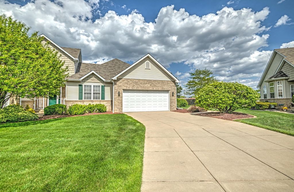 Photo of 8113 Victoria Place, Crown Point, IN 46307 (MLS # 838494)