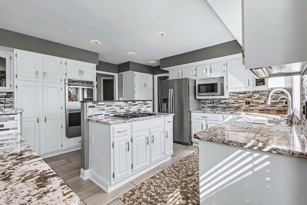 Photo of 5915 E 107th Place, Winfield, IN 46307 (MLS # 847546)