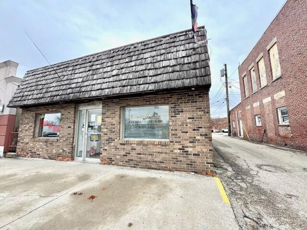 Photo of 52 E Washington Street, Knox, IN 46534 (MLS # 834447)