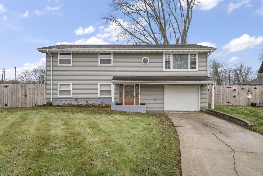 Photo of 919 W 69th Place, Merrillville, IN 46410 (MLS # 832403)