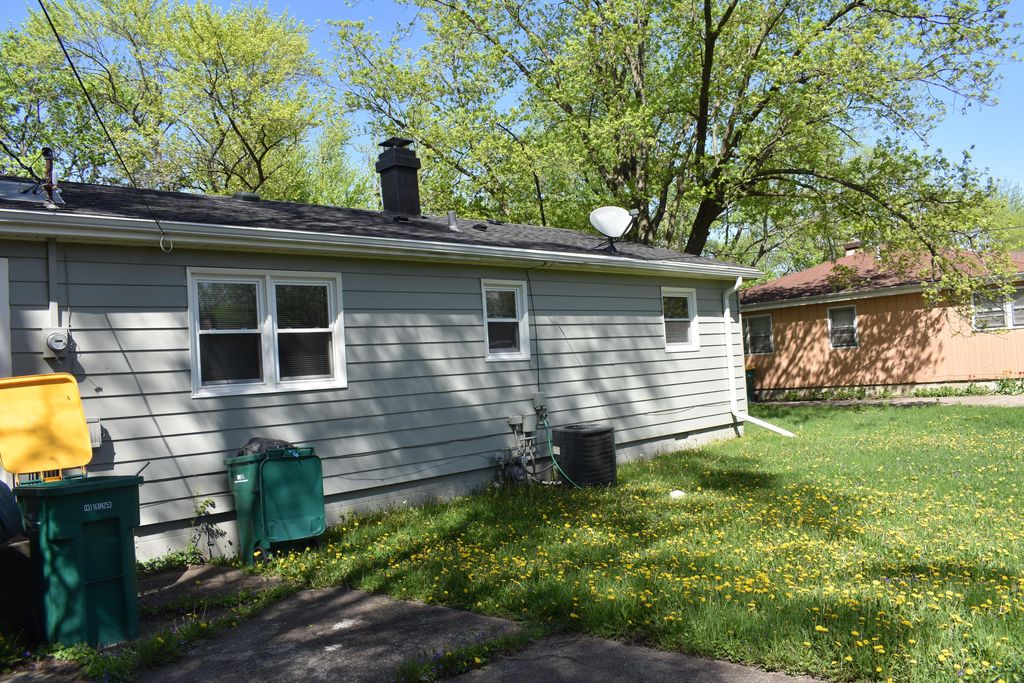 Photo of 1415 W 62nd Avenue, Merrillville, IN 46410 (MLS # 837449)