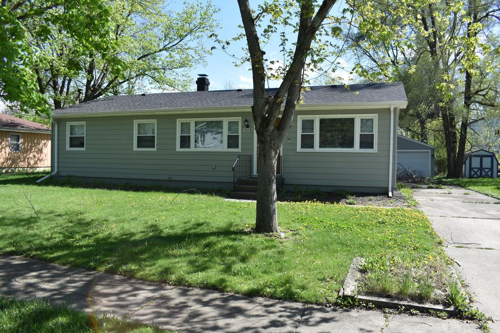 Photo of 1415 W 62nd Avenue, Merrillville, IN 46410 (MLS # 837449)