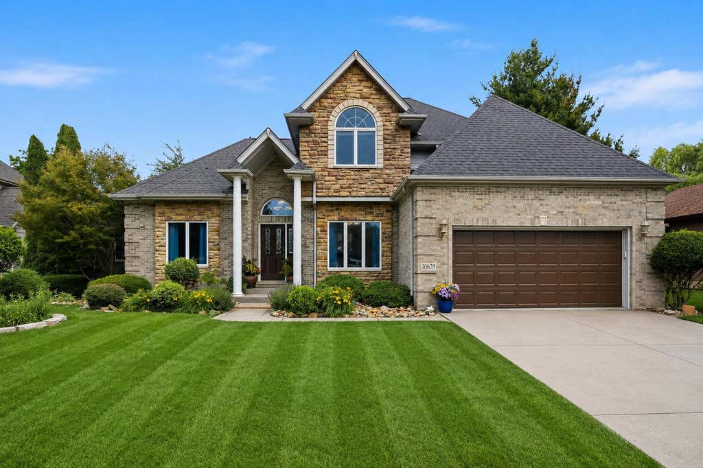 Photo of 10629 Erie Drive, Crown Point, IN 46307 (MLS # 843121)