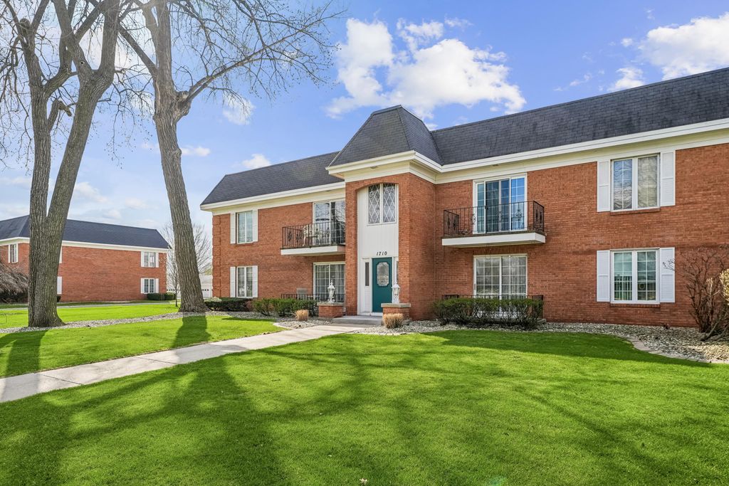 Photo of 1710 Camellia Dr Dr #D1, Munster, IN 46321 (MLS # 836659)