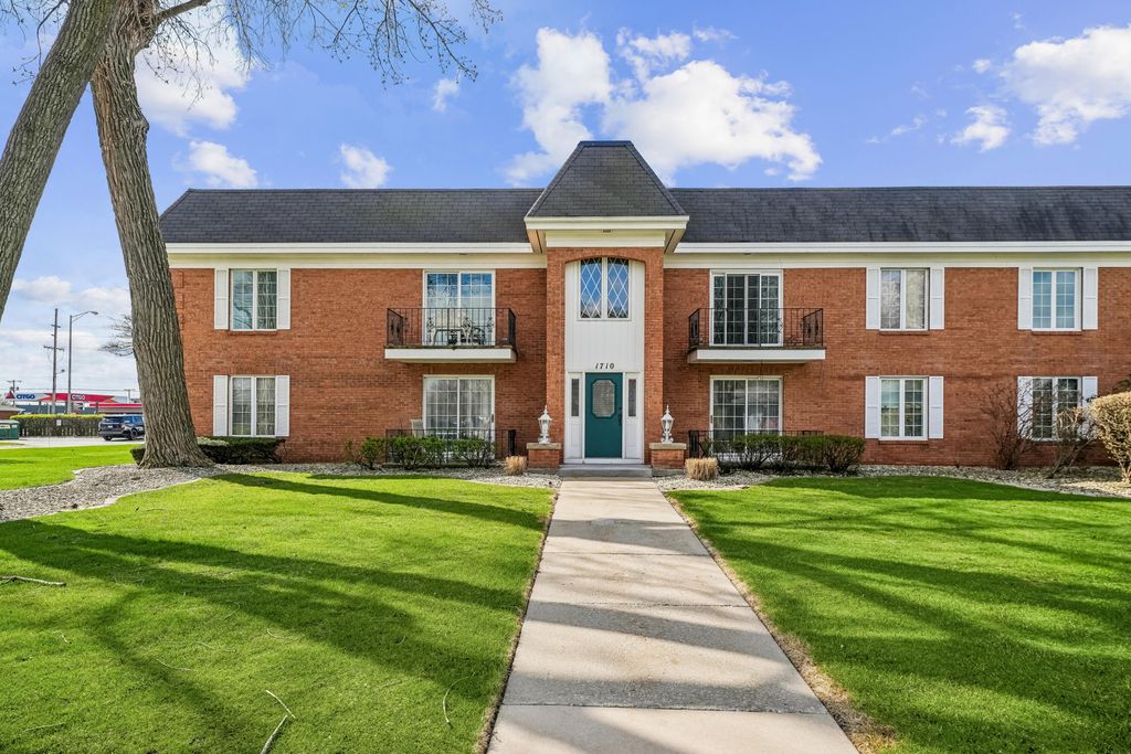 Photo of 1710 Camellia Dr Dr #D1, Munster, IN 46321 (MLS # 836659)