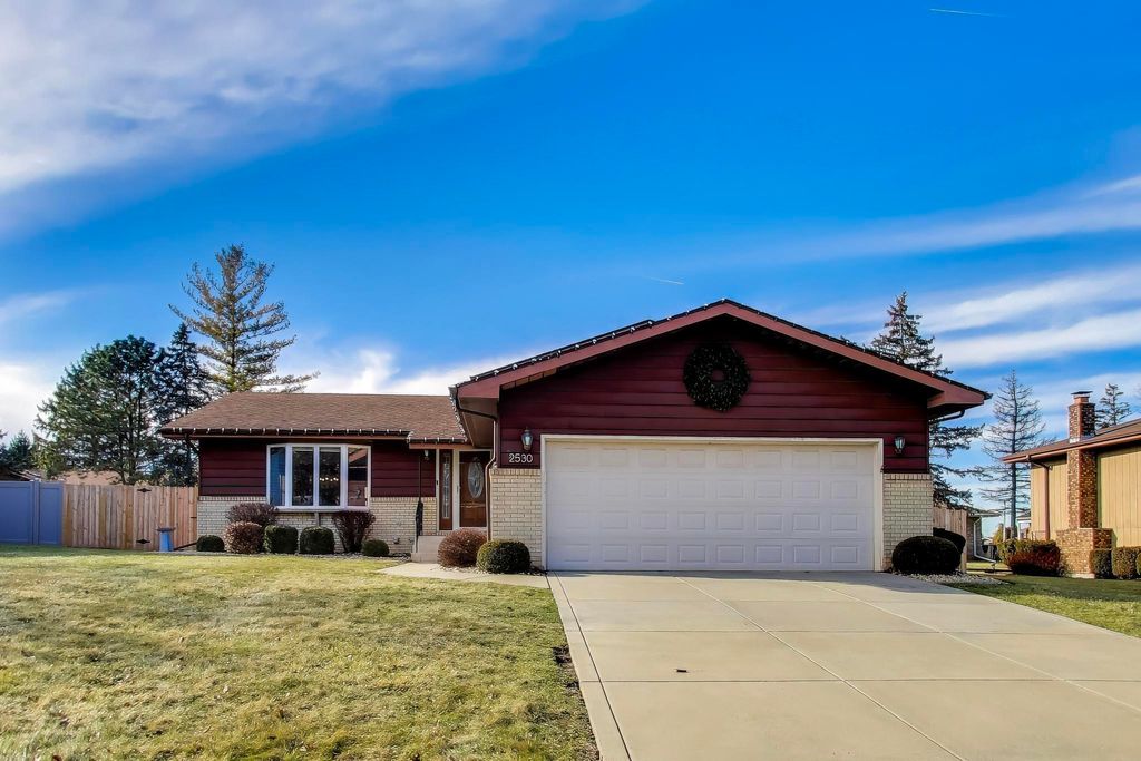 Photo of 2530 Capri Drive, Schererville, IN 46375 (MLS # 832826)