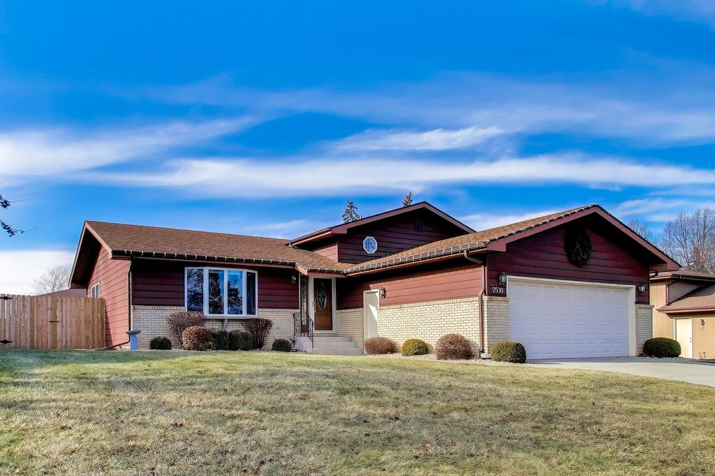 Photo of 2530 Capri Drive, Schererville, IN 46375 (MLS # 832826)