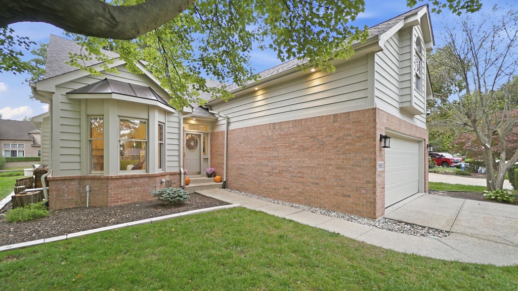 Photo of 5011 Waters Edge Drive, Valparaiso, IN 46383 (MLS # 846226)