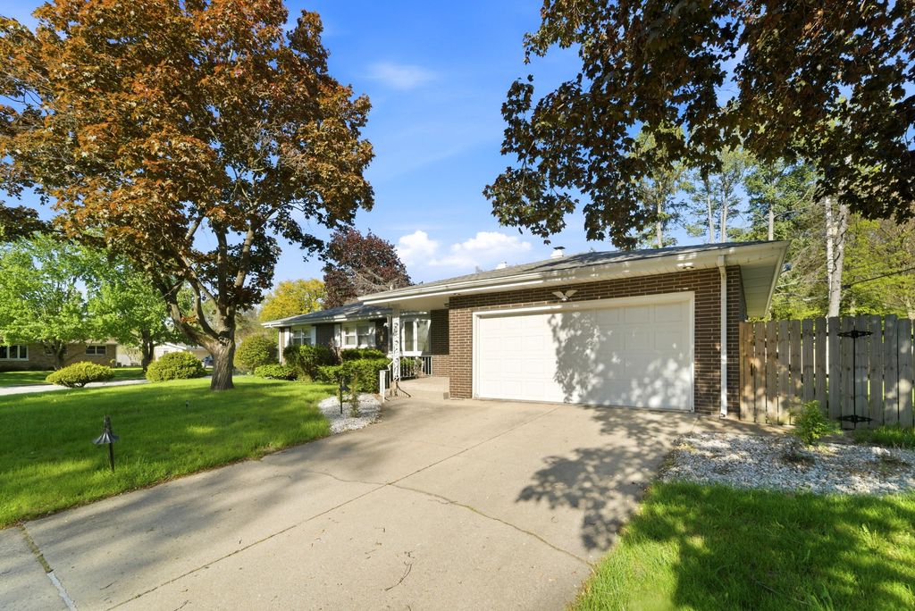 Photo of 485 Boyd Circle, Michigan City, IN 46360 (MLS # 839118)
