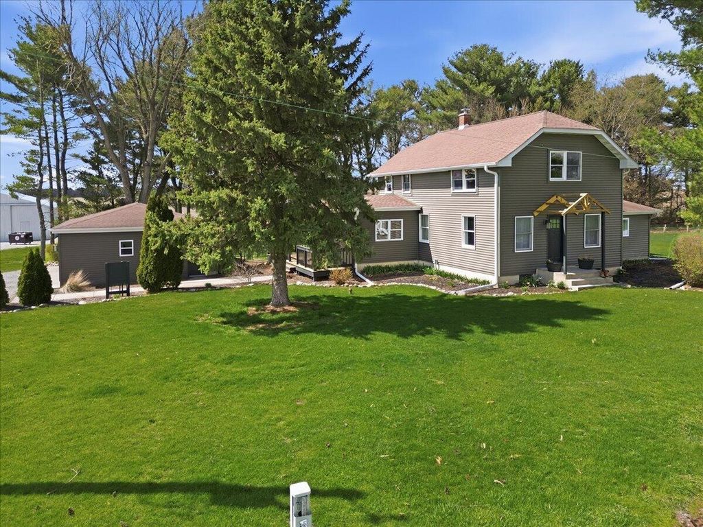 Photo of 19110 Clark Street, Lowell, IN 46356 (MLS # 836784)