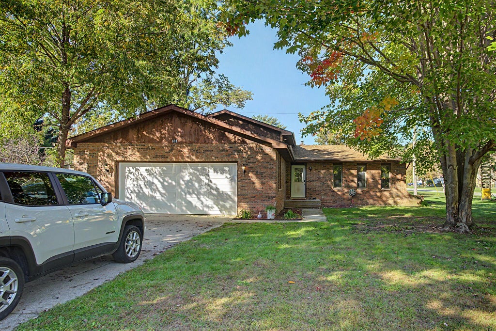 Photo of 601 Long Bridge Drive, Chesterton, IN 46304 (MLS # 846319)