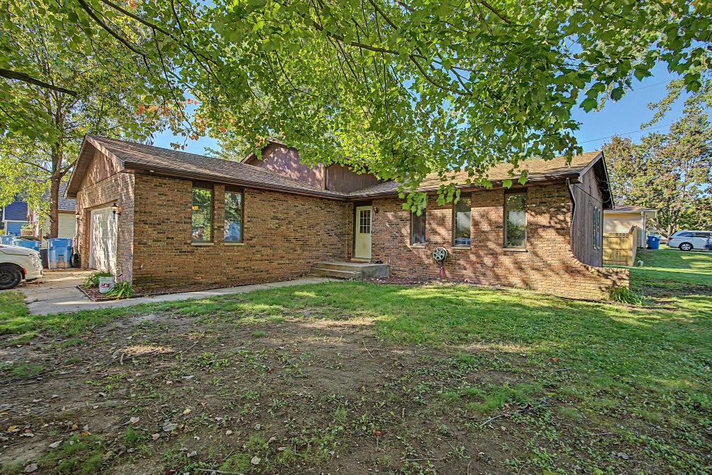 Photo of 601 Long Bridge Drive, Chesterton, IN 46304 (MLS # 846319)