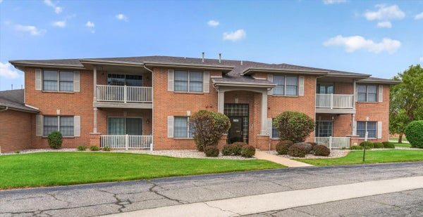 9824 WILDWOOD CT APT 1D, HIGHLAND, IN 46322 - Image 69b31f2d1cc49dea1132a7c305ad2021/3870548334